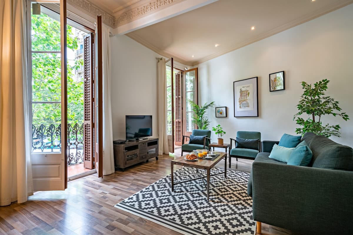 Do short-term rental platforms affect housing markets? Evidence from Airbnb in Barcelona