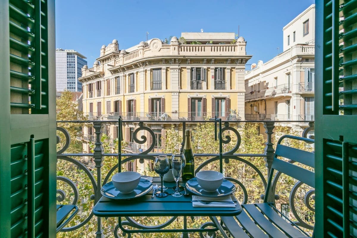 Do short-term rental platforms affect housing markets? Evidence from Airbnb in Barcelona