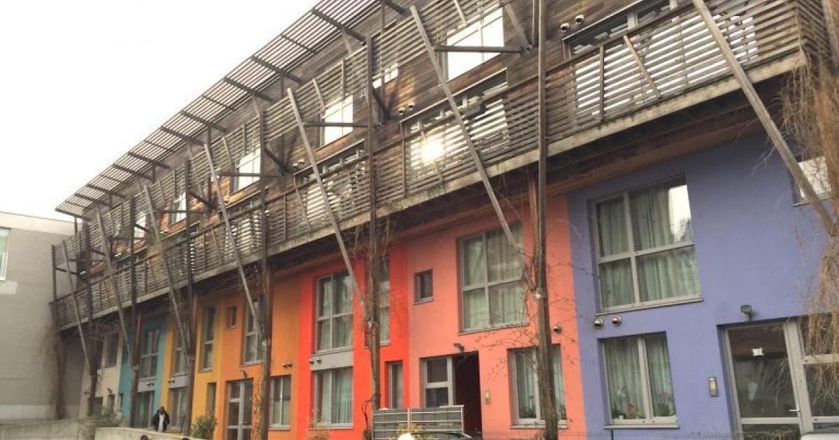Is cooperative housing possible in Greece?