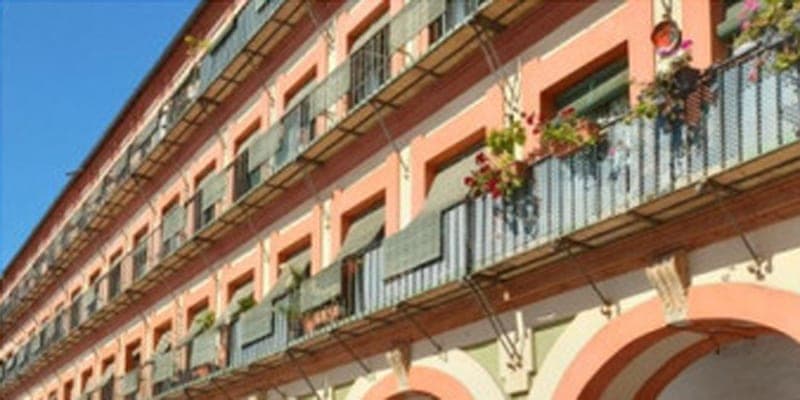 Rehabilitación energética de 27 viviendas públicas en Plaza de la Corredera 43, Córdoba