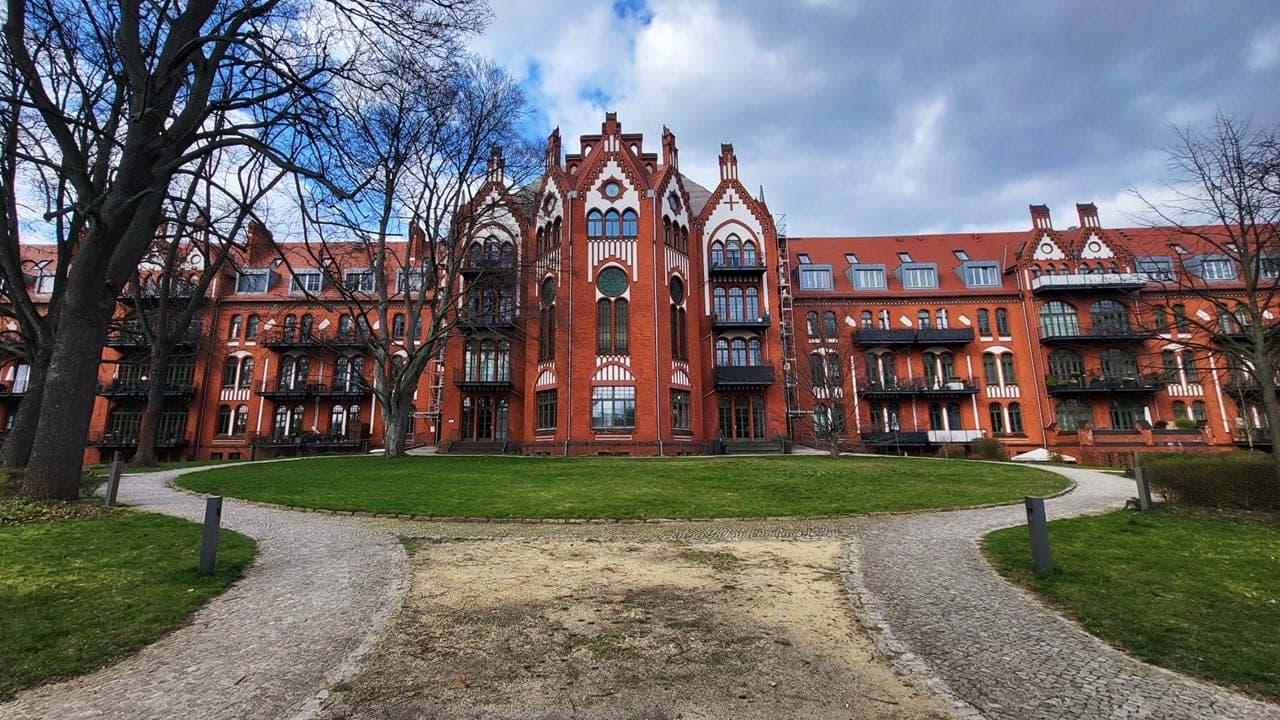 Former maternity clinic Joli Coeur
