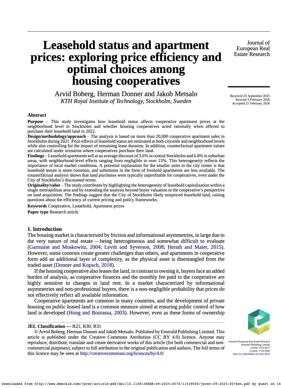 Leasehold status and apartment prices: exploring price efficiency and optimal choices among housing cooperatives